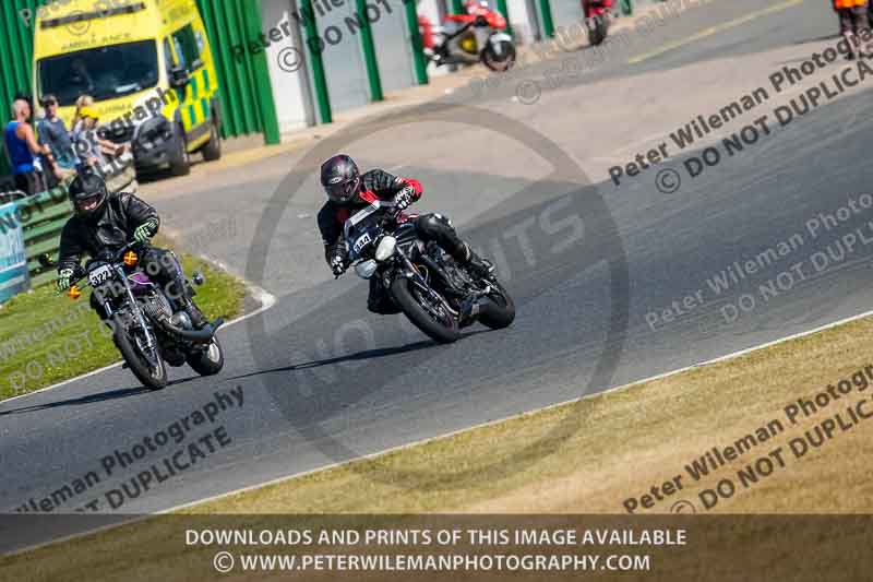 Vintage motorcycle club;eventdigitalimages;mallory park;mallory park trackday photographs;no limits trackdays;peter wileman photography;trackday digital images;trackday photos;vmcc festival 1000 bikes photographs